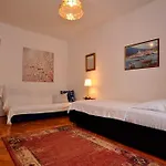 Apartmani More