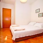 Apartmani More *