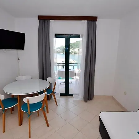 Apartmani More * Drvenik (Split-Dalmatia)