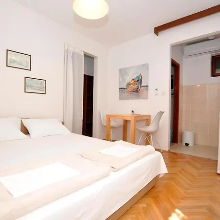 Apartmani More Apartment Drvenik (Split-Dalmatia)