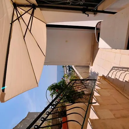 Apartmani More 德尔韦尼克
